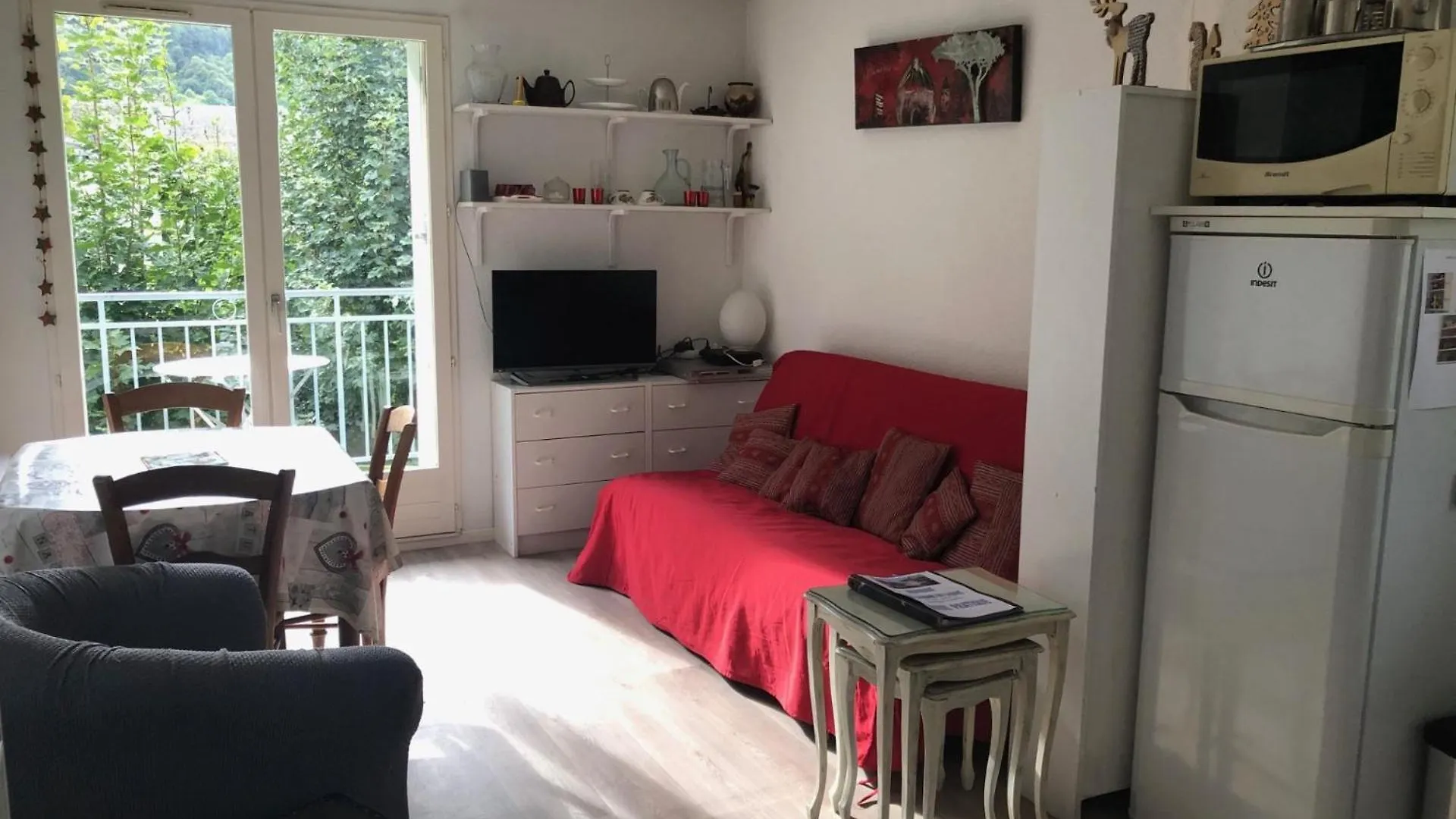 Les Jardins Du Casino T2 Bis- 4 Personnes-Tarif Cures Apartment Bagneres-de-Luchon France