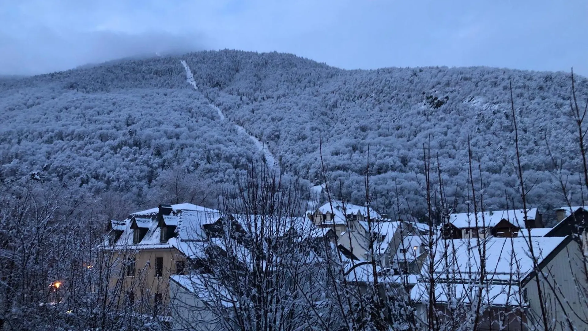 Les Jardins Du Casino T2 Bis- 4 Personnes-Tarif Cures Apartment Bagneres-de-Luchon France