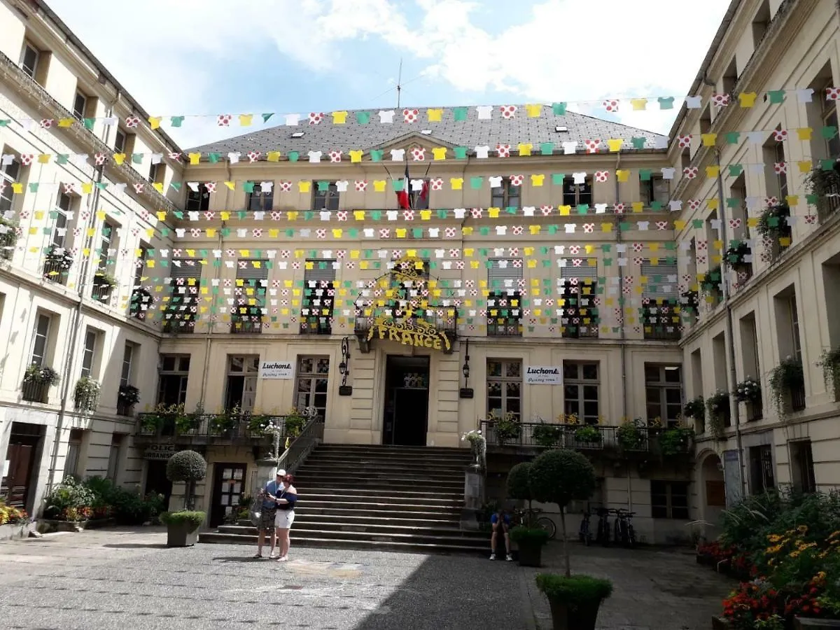 Les Jardins Du Casino T2 Bis- 4 Personnes-Tarif Cures Apartment Bagneres-de-Luchon
